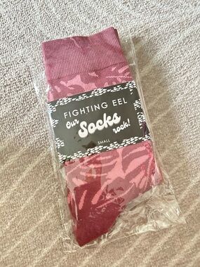 Fighting Eel Lightweight Crew Socks in Mauve Monstera